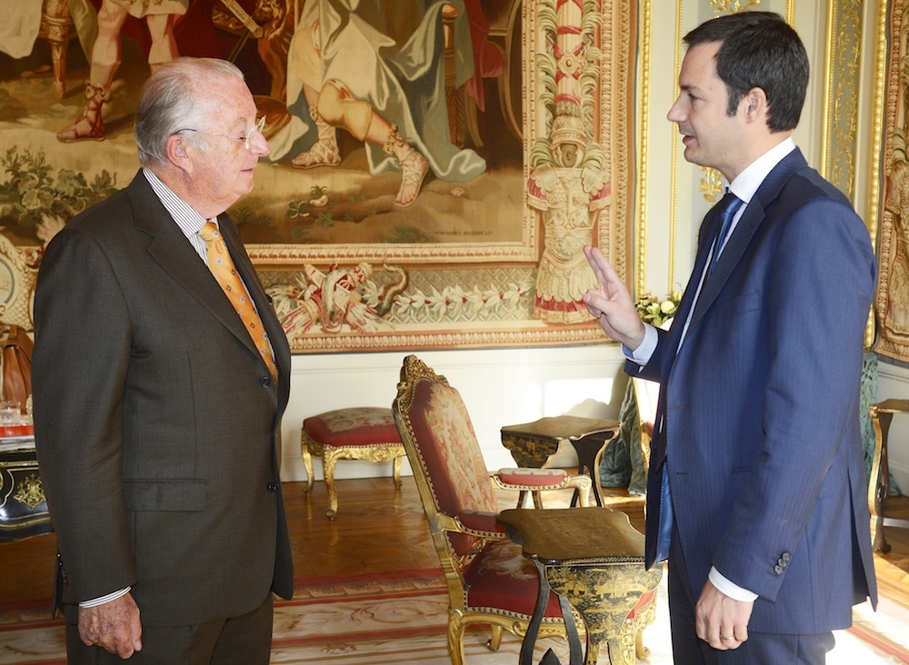 Taking the oath in the presence of H.M. King Albert II, 20 November 2012