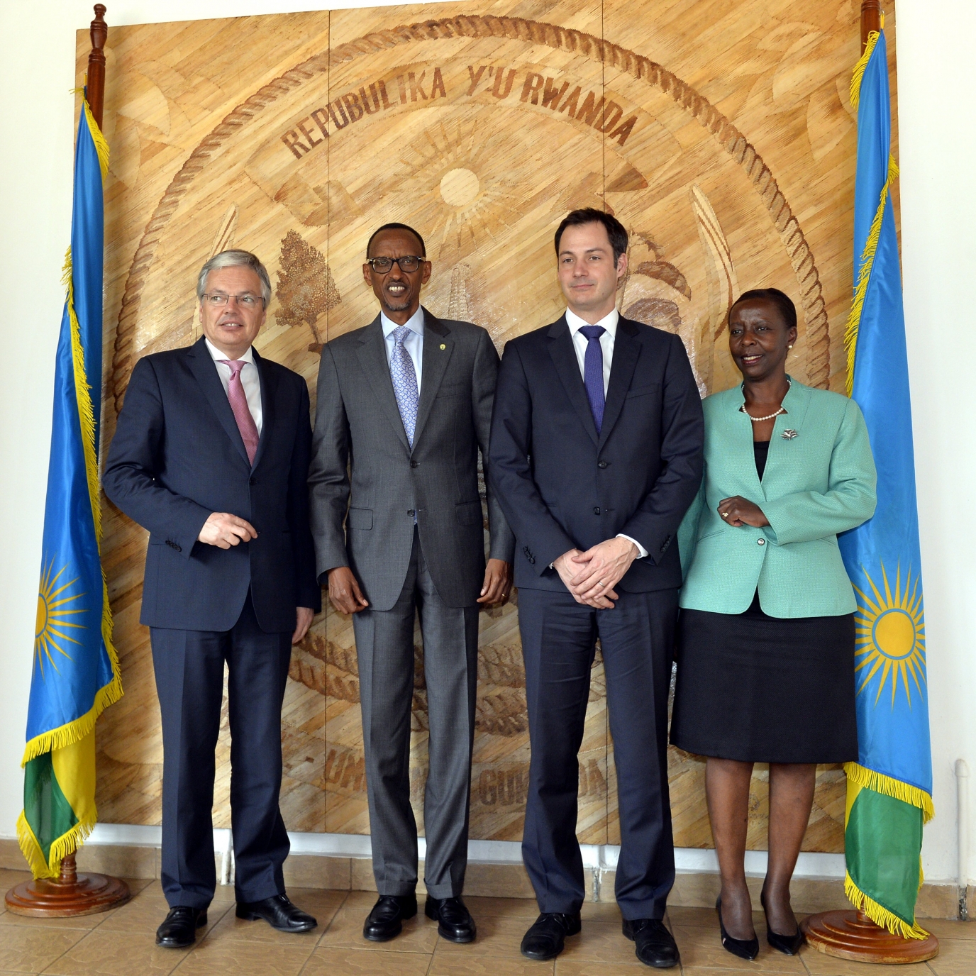 Vicepremier Alexander De Croo, Vicepremier Didier Reynders, Rwandese President Paul Kagame en de Rwandese minister van Buitenlandse Zaken Louise Mushikiwabo