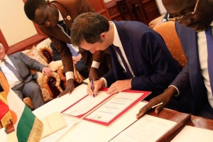 Alexander De Croo signe un nouvel accord de coopération avec le Niger (2017-2020)