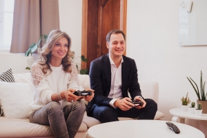 Alexander De Croo steunt verantwoord gamen