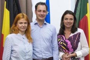 Alexander De Croo brengt samen met VN-goodwillambassadeurs Goedele Liekens en Axelle Red werkbezoek aan Benin en Senegal