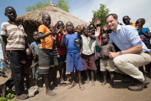 De Croo: ‘Vluchtelingen meteen een nieuwe toekomst geven in plaats van hen tegen te houden’