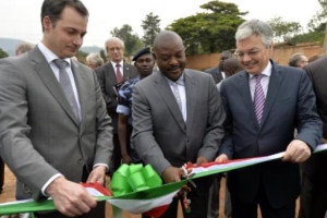 Opening van het bestratingsproject "Pavage" gerealiseerd door BTC, met de Burundese president Pierre Nkurunziza