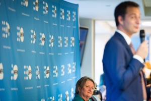 Vicepremier Alexander De Croo en Marleen Temmerman (WHO) tijdens panel over gezondheidsrechten vrouwen en kinderen